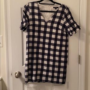 Madewell v-neck dress with ruffle sleeve